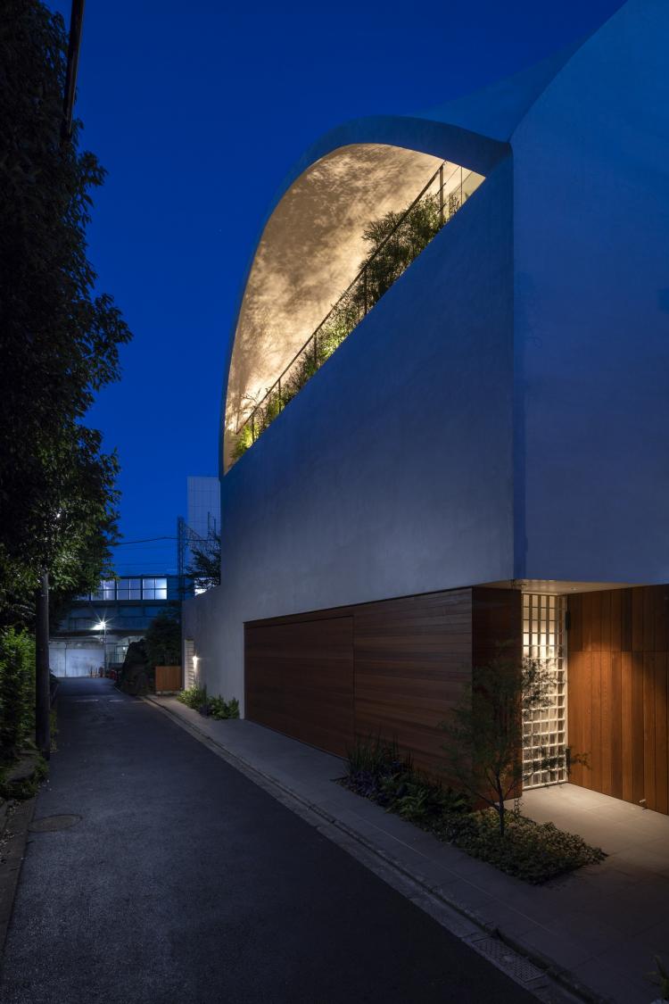 BIM建筑|东京天空洞穴住宅：静谧的自然居所 / IKAWAYA Architects