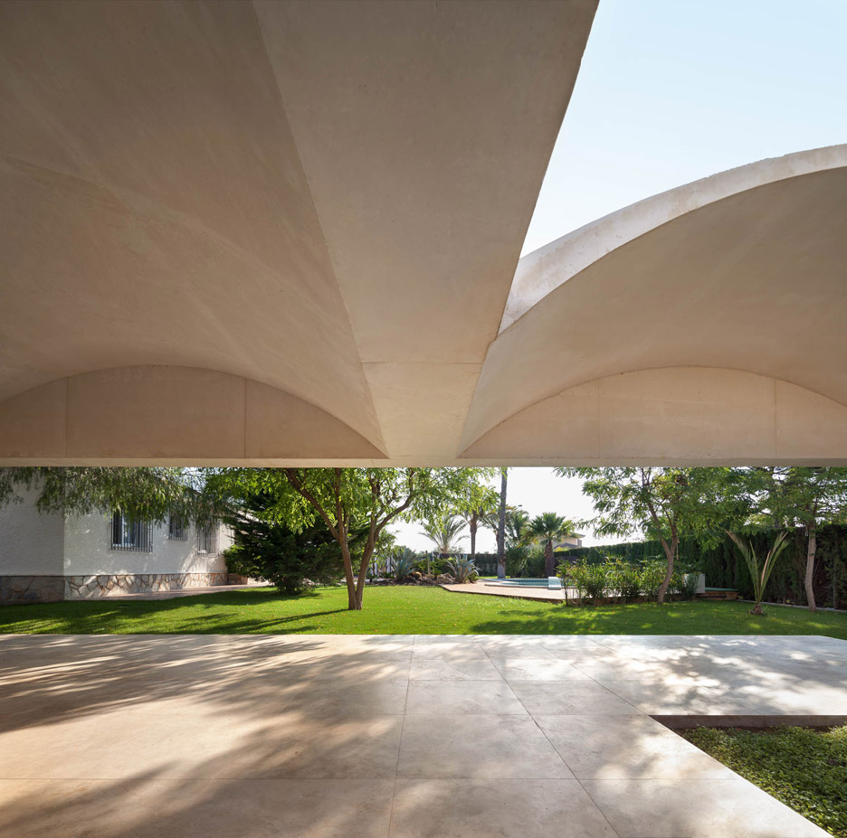 BIM建筑|混凝土的张力：阿里坎特住宅 / Mesura