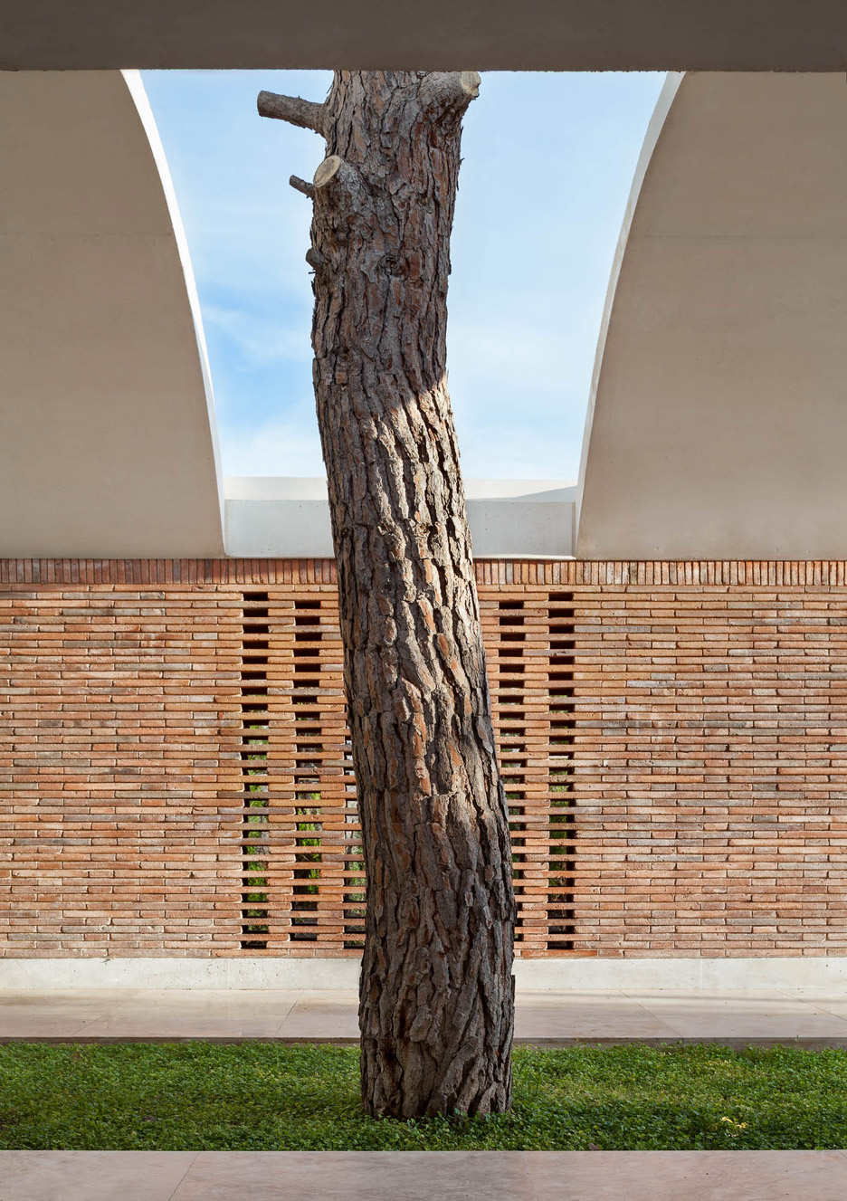 BIM建筑|混凝土的张力：阿里坎特住宅 / Mesura