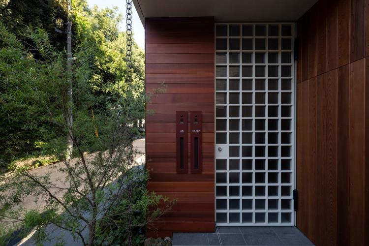 BIM建筑|东京天空洞穴住宅：静谧的自然居所 / IKAWAYA Architects