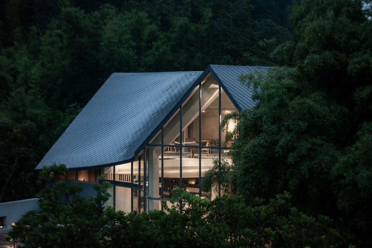 BIM建筑|南昆秘境艺术餐厅 / 城外建筑