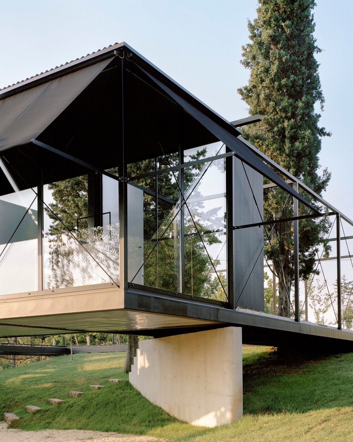 BIM建筑|阿瓦拉“架空”之家 / TEN