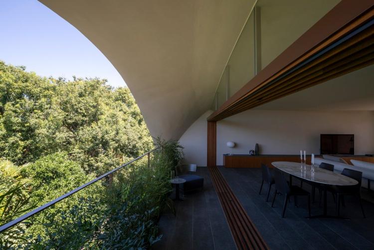 BIM建筑|东京天空洞穴住宅：静谧的自然居所 / IKAWAYA Architects