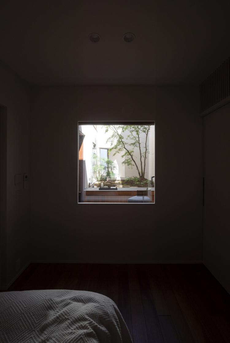 BIM建筑|东京天空洞穴住宅：静谧的自然居所 / IKAWAYA Architects