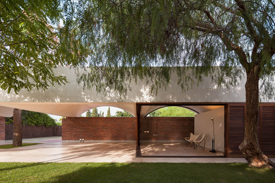 BIM建筑|混凝土的张力：阿里坎特住宅 / Mesura