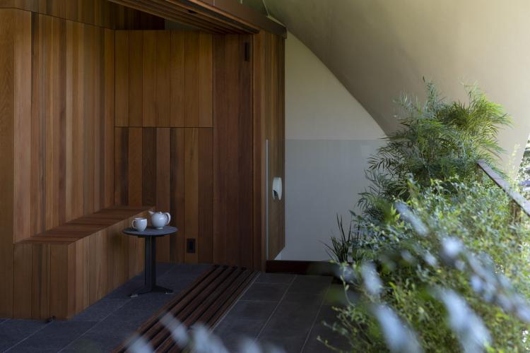 BIM建筑|东京天空洞穴住宅：静谧的自然居所 / IKAWAYA Architects