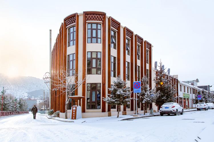 BIM建筑|喀拉卡尔藏族美食文化中心，香格里拉 / 平介设计