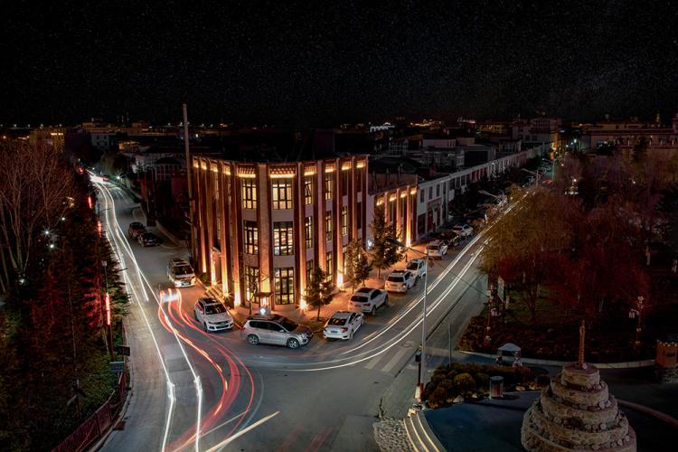 BIM建筑|喀拉卡尔藏族美食文化中心，香格里拉 / 平介设计