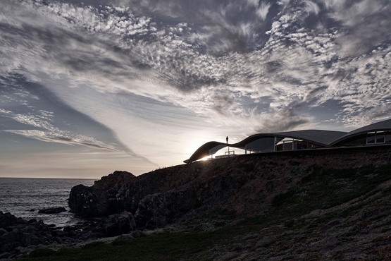 BIM建筑|西泽立卫在智利设计波浪状混凝土屋顶度假屋