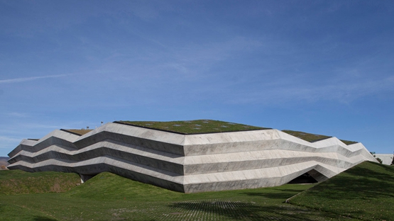 BIM建筑|乔治·赫马拉泽设计折叠混凝土咖啡厂