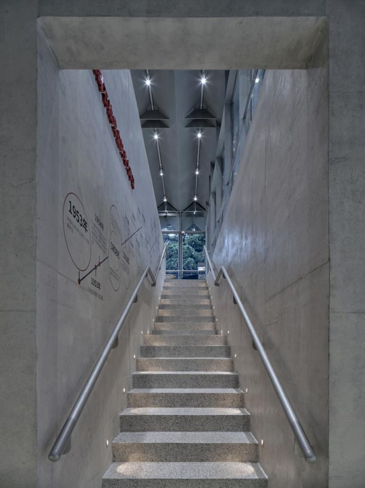 BIM建筑|上海苏州河中石化加油站改造 / 同济原作设计工作室