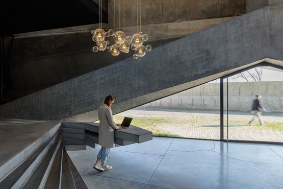 BIM建筑|乔治·赫马拉泽设计折叠混凝土咖啡厂