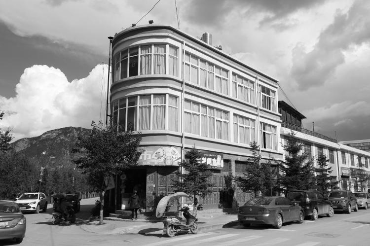 BIM建筑|喀拉卡尔藏族美食文化中心，香格里拉 / 平介设计