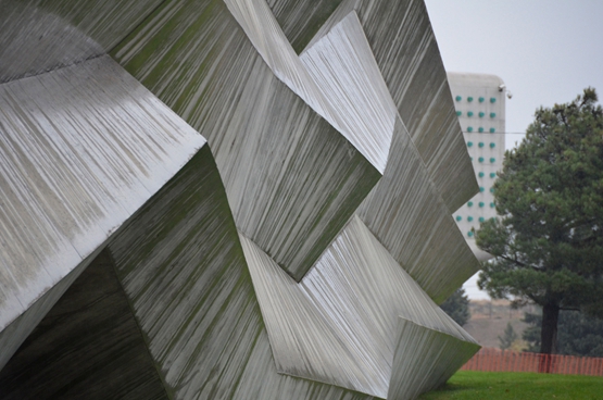 BIM建筑|乔治·赫马拉泽设计折叠混凝土咖啡厂