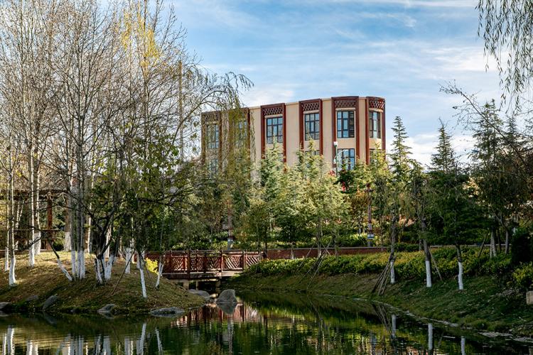 BIM建筑|喀拉卡尔藏族美食文化中心，香格里拉 / 平介设计