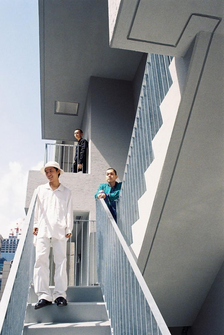 BIM建筑|荒川大厦，交叠楼梯以纯“凹造型”的居住办公大厦 / 日建设计