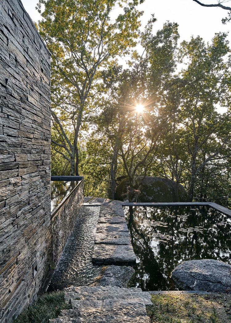 BIM建筑|落于林间的混凝土小教堂，静谧优雅而富有自然气息，葡萄牙 / Nicholas Burns