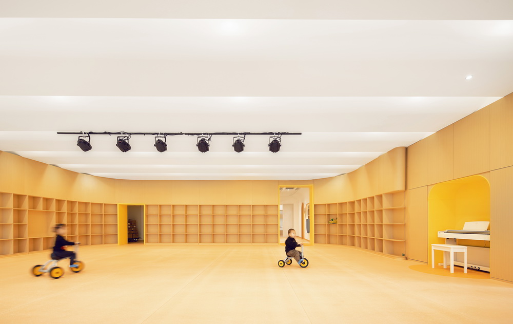 BIM建筑|极具分寸感的幼儿园空间：墨伊教育中心 / TOPOS DESIGN