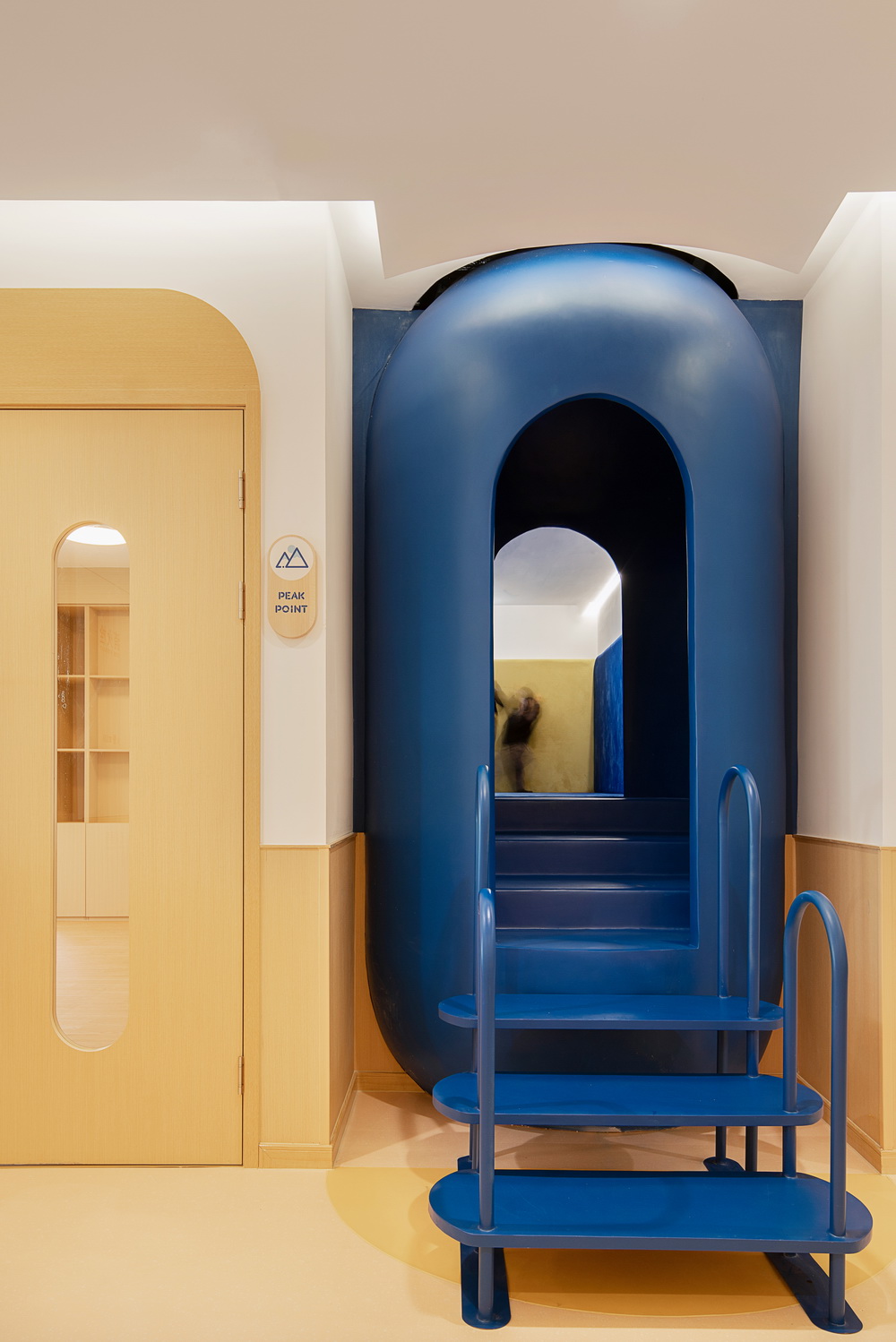 BIM建筑|极具分寸感的幼儿园空间：墨伊教育中心 / TOPOS DESIGN