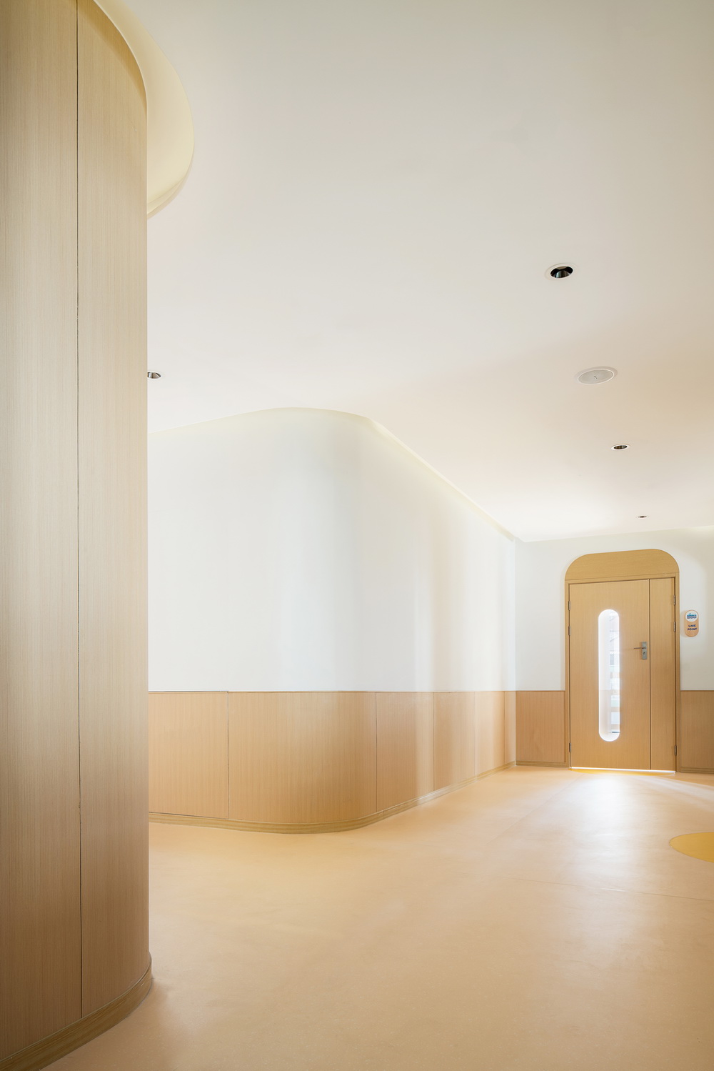 BIM建筑|极具分寸感的幼儿园空间：墨伊教育中心 / TOPOS DESIGN