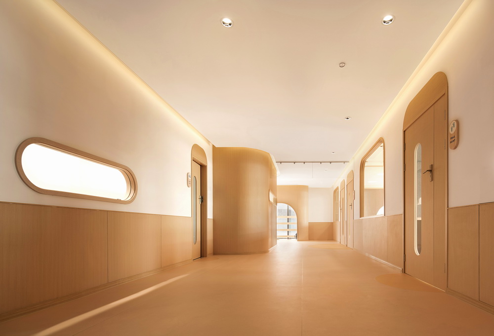 BIM建筑|极具分寸感的幼儿园空间：墨伊教育中心 / TOPOS DESIGN