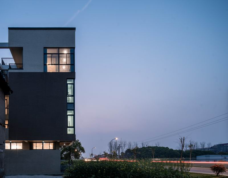 BIM建筑|登上福布斯的建筑师，用70w造出400平的“梯田之家” / 丰间建筑事务所