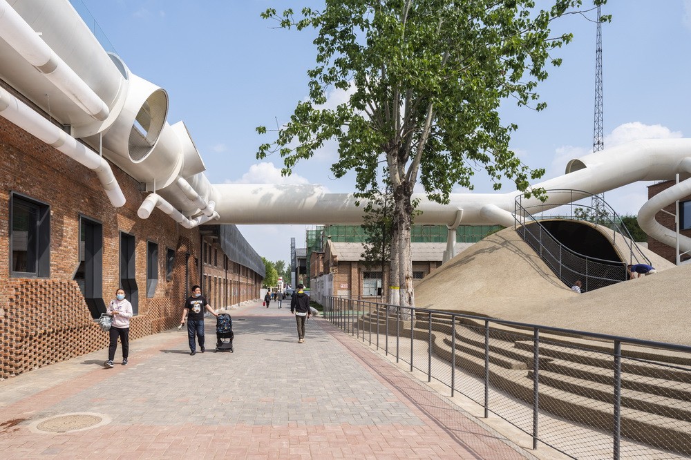 BIM建筑|山丘屋面和管道滑梯：The Playscape儿童成长中心/waa未觉建筑