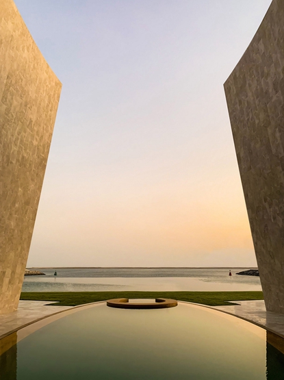 BIM建筑|法比奥·诺文布雷在阿布扎比建造新月形别墅