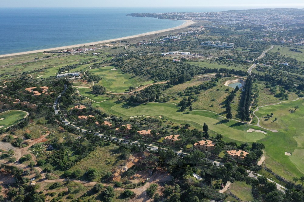 BIM建筑|普奖得主RCR Architectes的度假区方案