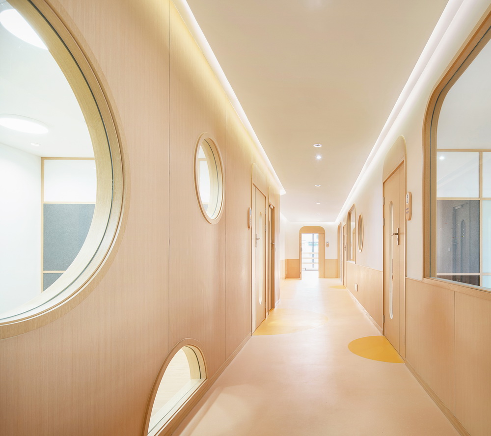 BIM建筑|极具分寸感的幼儿园空间：墨伊教育中心 / TOPOS DESIGN