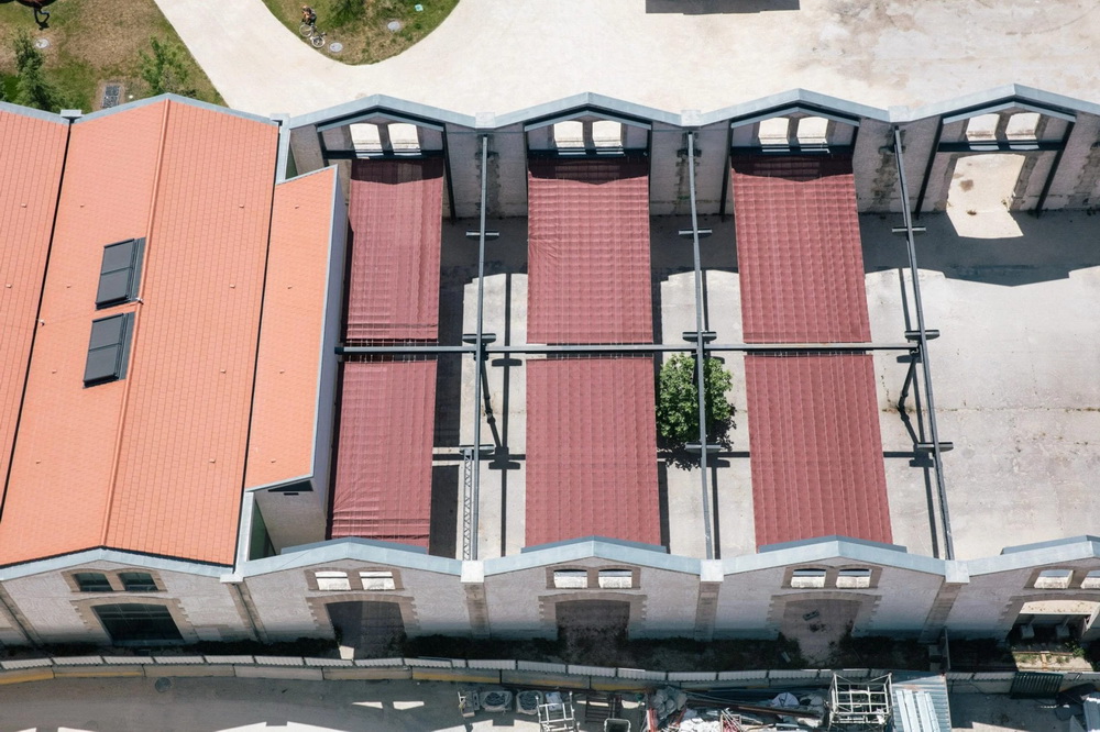 BIM建筑|Frank Gehry新作揭幕：不锈钢包层的新地标