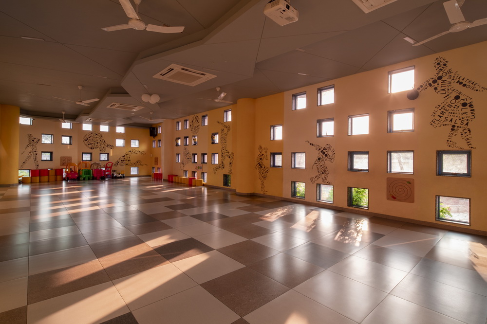 BIM建筑|灵感来源于动画片里的三角奶酪！/SferaBlu Architects