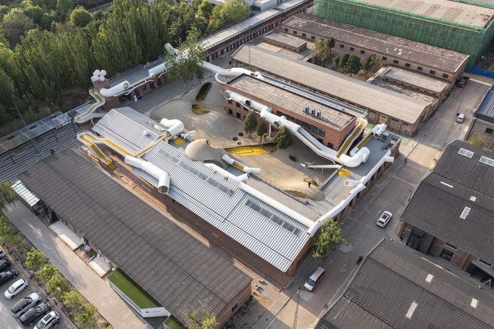 BIM建筑|山丘屋面和管道滑梯：The Playscape儿童成长中心/waa未觉建筑