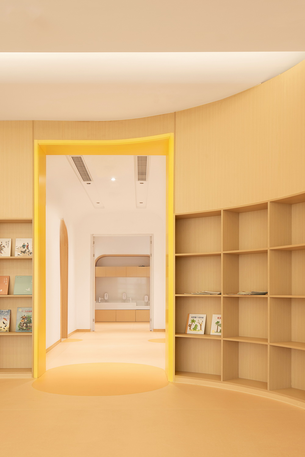 BIM建筑|极具分寸感的幼儿园空间：墨伊教育中心 / TOPOS DESIGN