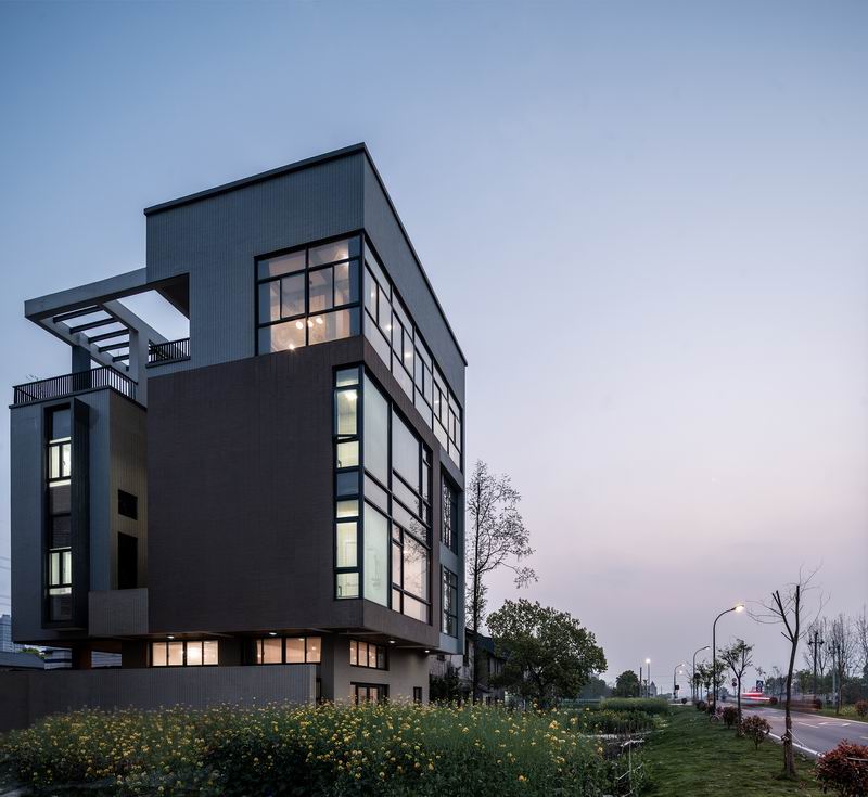 BIM建筑|登上福布斯的建筑师，用70w造出400平的“梯田之家” / 丰间建筑事务所