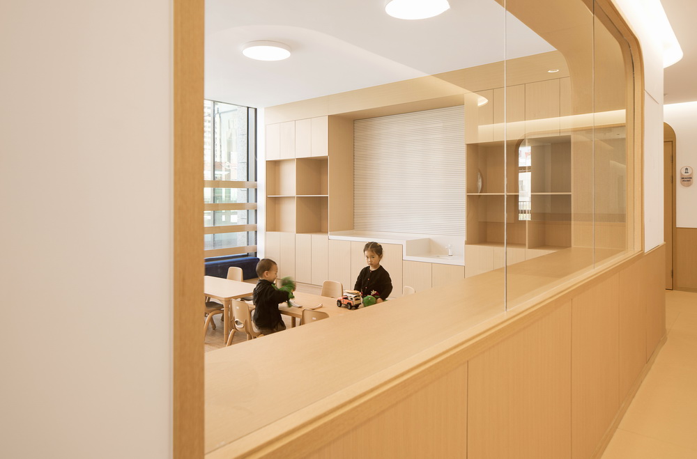 BIM建筑|极具分寸感的幼儿园空间：墨伊教育中心 / TOPOS DESIGN