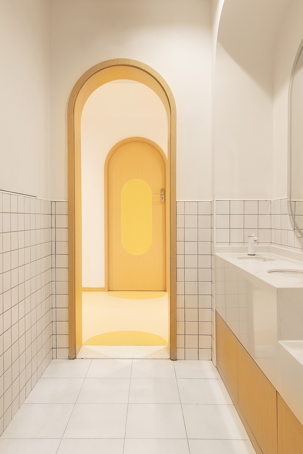 BIM建筑|极具分寸感的幼儿园空间：墨伊教育中心 / TOPOS DESIGN