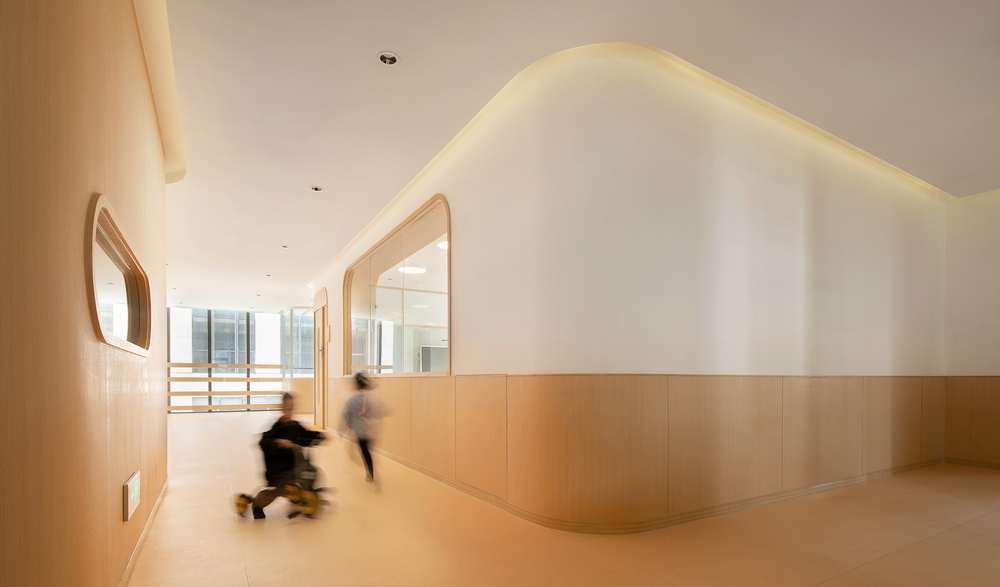 BIM建筑|极具分寸感的幼儿园空间：墨伊教育中心 / TOPOS DESIGN