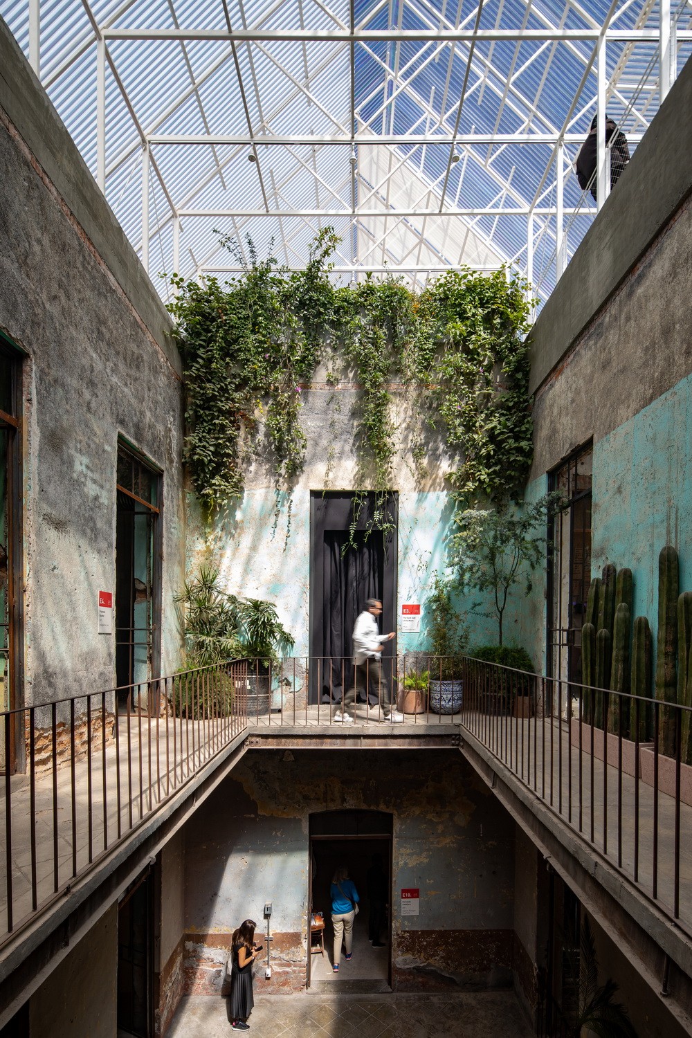 BIM建筑|建筑保护的新思路--给旧结构加个顶 / PRODUCTORA 事务所