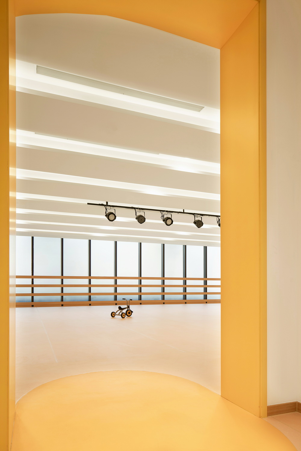 BIM建筑|极具分寸感的幼儿园空间：墨伊教育中心 / TOPOS DESIGN