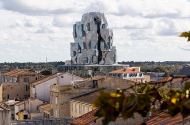 BIM建筑|Frank Gehry新作揭幕：不锈钢包层的新地标-BIM建筑网