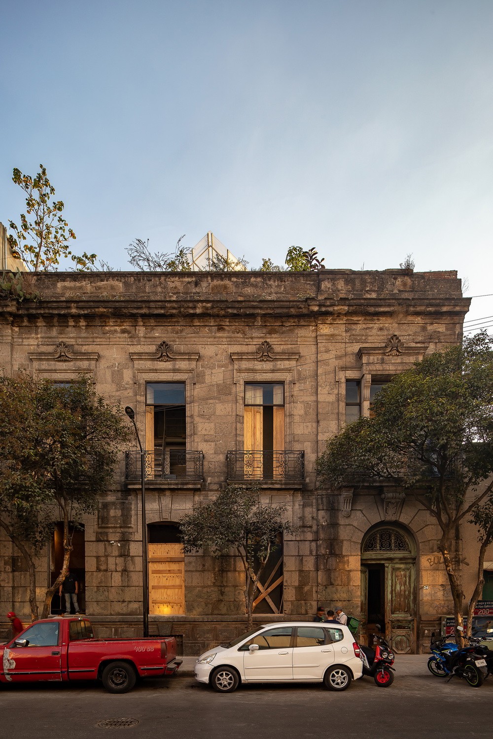 BIM建筑|建筑保护的新思路--给旧结构加个顶 / PRODUCTORA 事务所