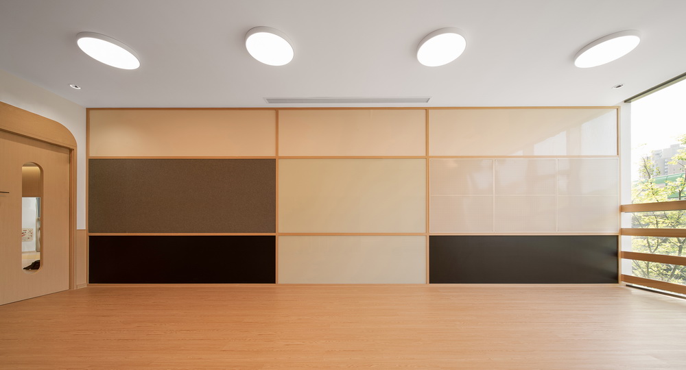 BIM建筑|极具分寸感的幼儿园空间：墨伊教育中心 / TOPOS DESIGN