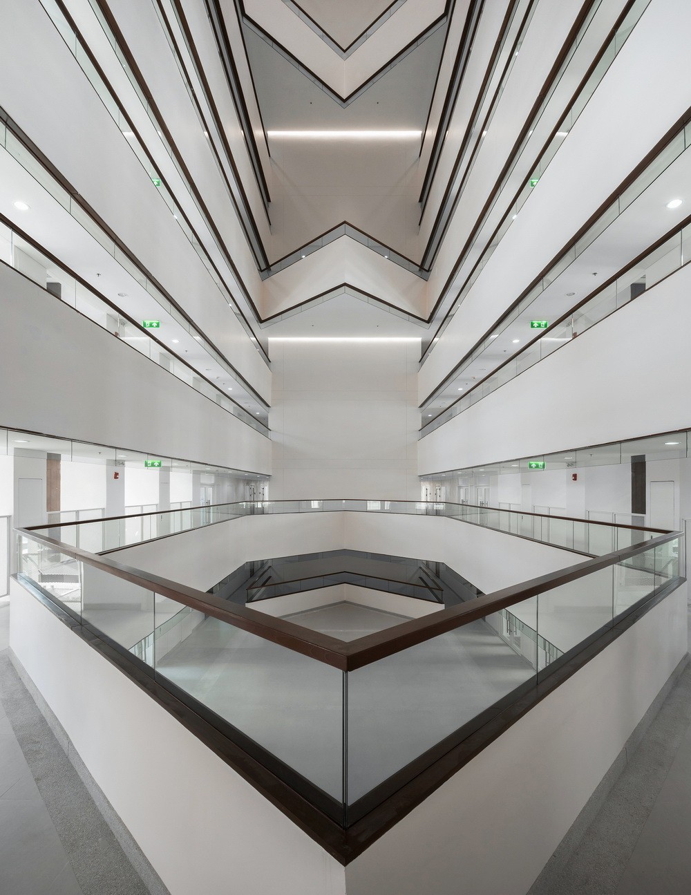 BIM建筑|白衣天使的架空中庭宿舍楼/Plan Architect