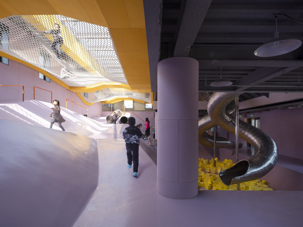 BIM建筑|山丘屋面和管道滑梯：The Playscape儿童成长中心/waa未觉建筑