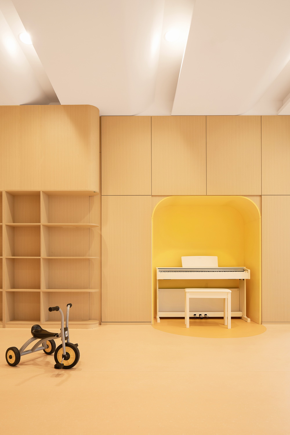 BIM建筑|极具分寸感的幼儿园空间：墨伊教育中心 / TOPOS DESIGN