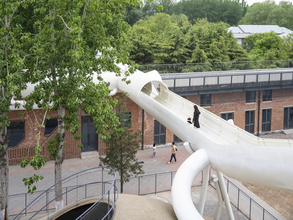 BIM建筑|山丘屋面和管道滑梯：The Playscape儿童成长中心/waa未觉建筑