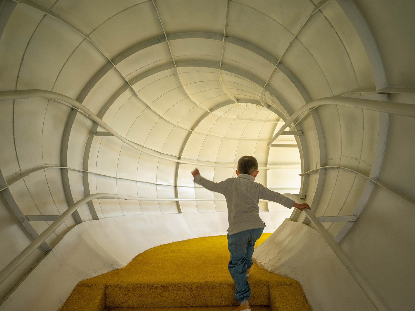 BIM建筑|山丘屋面和管道滑梯：The Playscape儿童成长中心/waa未觉建筑