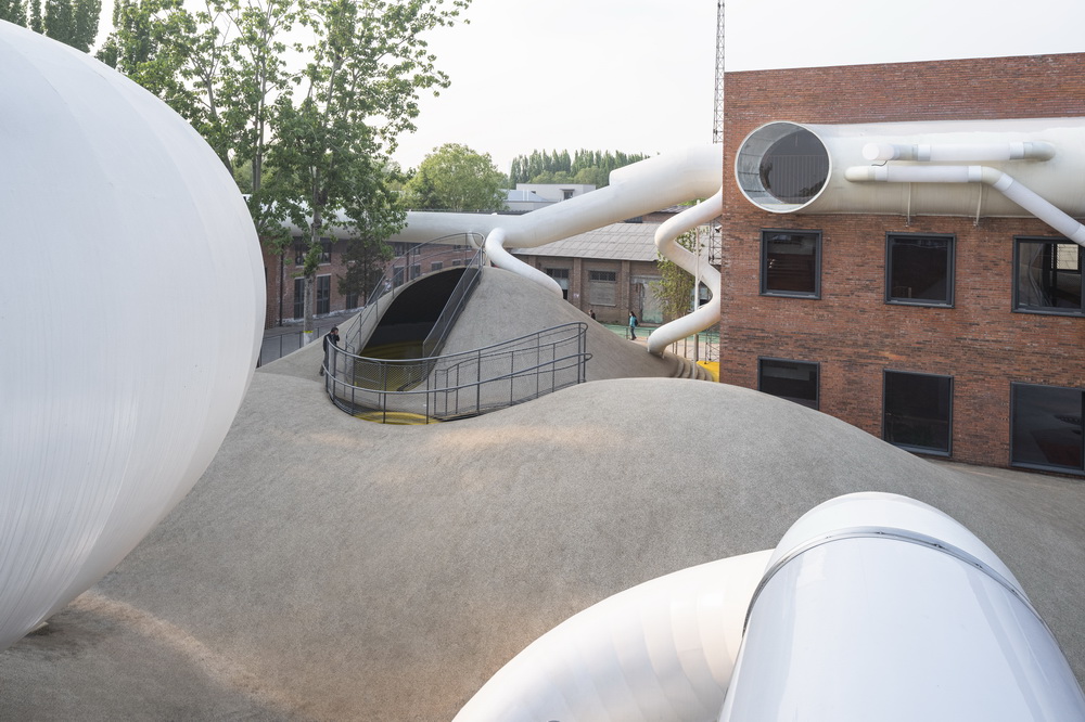 BIM建筑|山丘屋面和管道滑梯：The Playscape儿童成长中心/waa未觉建筑