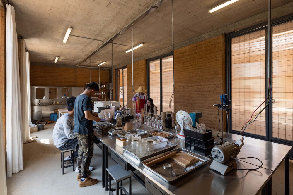 BIM建筑|生土工房（暨云南乡村振兴研究发展中心） / 一专一村